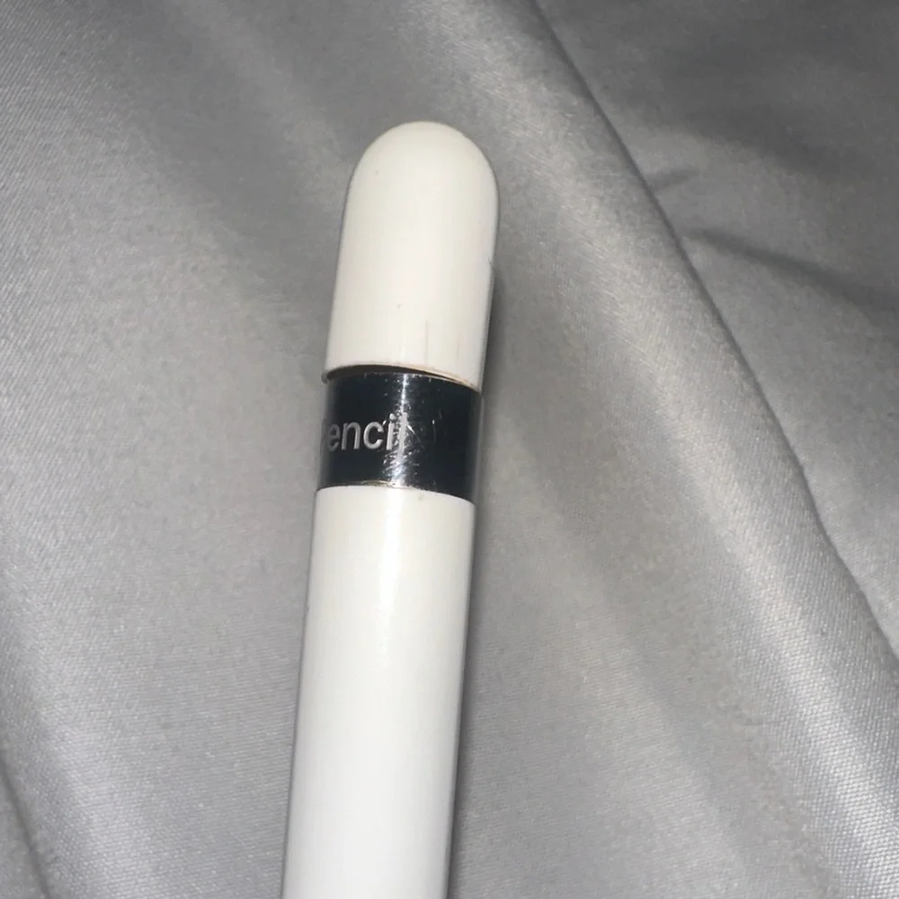 Apple Pencil in White with Silver Accent